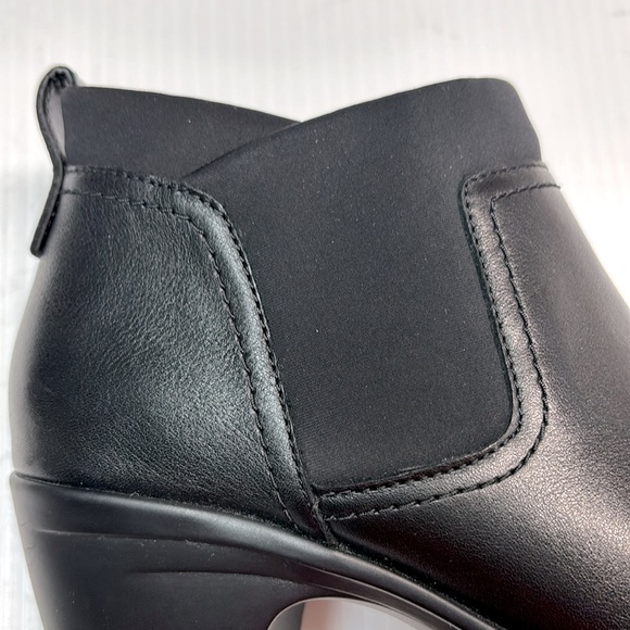 Clarks Of England Womens Shoes Emily Leather Chelsea Ankle Boots - Sz 7 1/2 - Picture 6 of 12